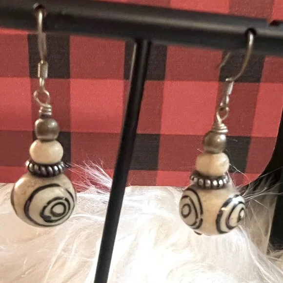 African Tribal Handmade Dangle Earrings. - Picture 4 of 6